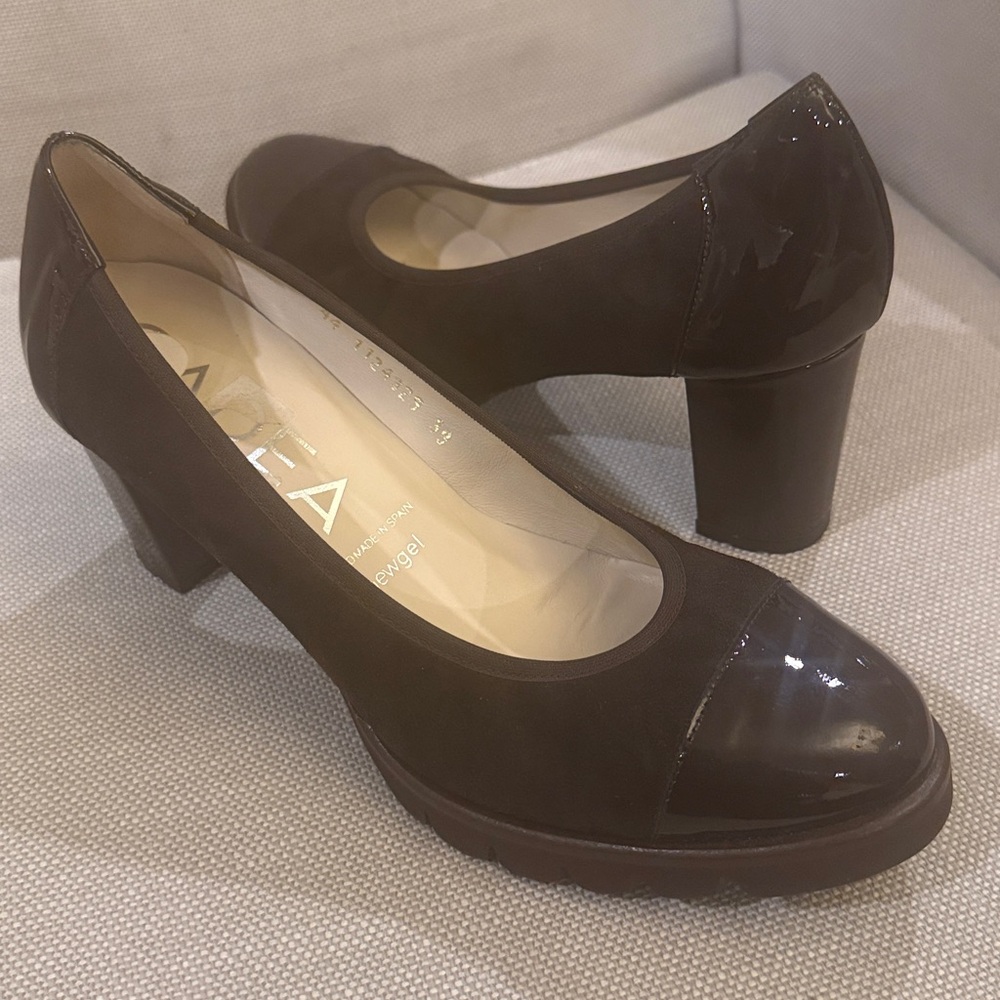 NWT Lightweight Chunky heel SUEDE PATENT Chocolate GADEA pumps US 8.5/EU 39 BOX